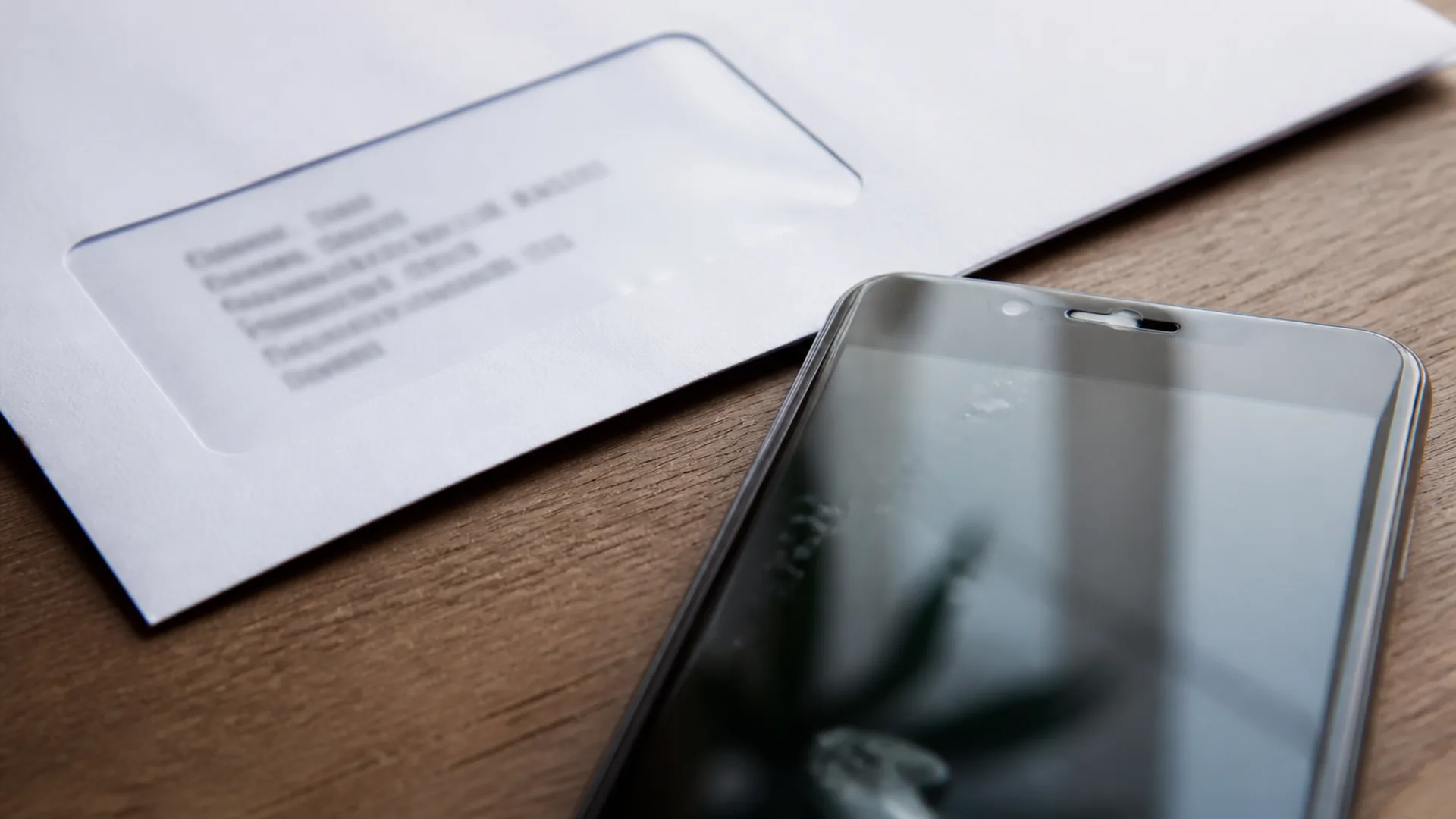Quelqu&rsquo;un conna&icirc;t ton adresse et ton nom : est-ce forc&eacute;ment un piratage? &mdash; V&eacute;rifier avant d&rsquo;agir : le r&eacute;flexe qui &eacute;vite la mauvaise d&eacute;cision.