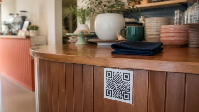 QR code dans un lieu public : trois secondes de vérification avant de scanner